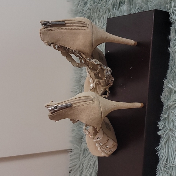 Shoes - Picture 3 of 4